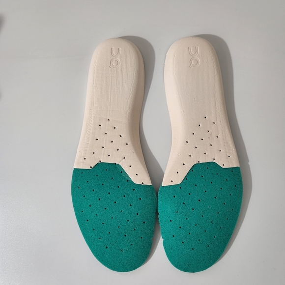 On Cloud Rust/Rose Cloudflow Running Shoes Size 10. - Picture 14 of 16